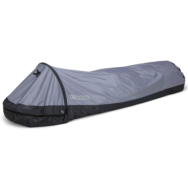 Outdoor Research Helium Bivy in Schiefergrau, ein leichter Biwaksack aus Nylon