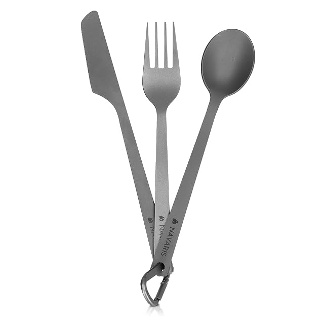 Navaris Messer, Gabel und Löffel aus Titan an einem Karabiner mit einem Netzbeutel