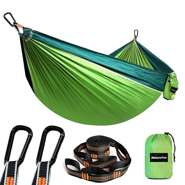 Ultraleichte Reisehängematte von NatureFun aus Fallschirmnylon mit Karabinern