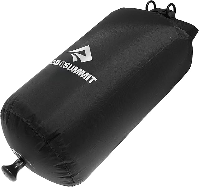 Leichter Campingduschbeutel Pocket Shower von Sea to Summit aus schwarzem Nylon mit Aufhängeschnur