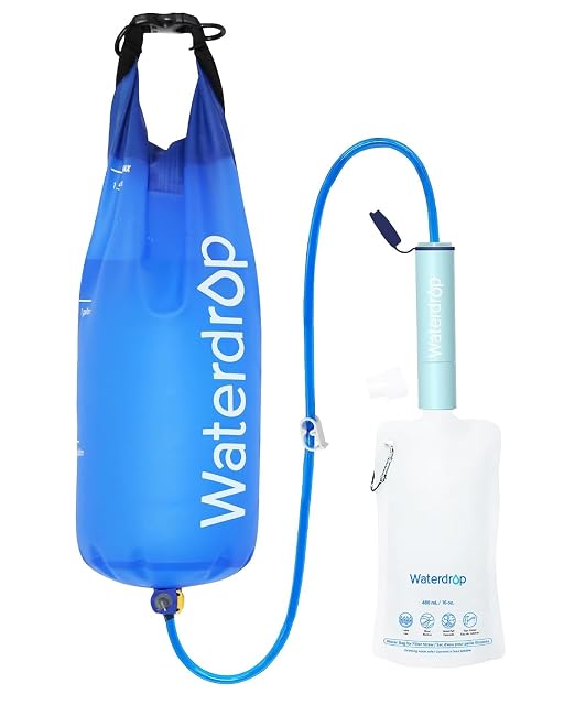 Hellblauer Outdoor-Filterhalm von Waterdrop mit einem Gravitationswasserbeutel