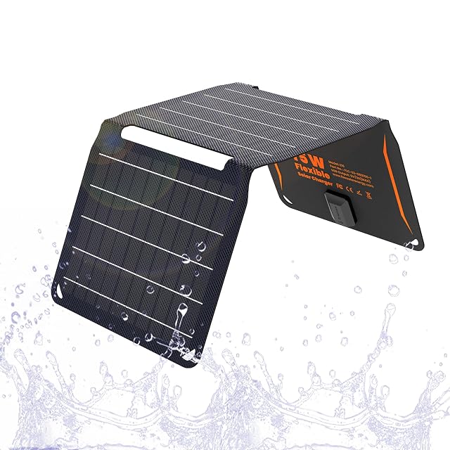 Faltbares Solarpanel von FlexSolar mit 15 W, einer Wanderschnalle und gummigedeckten Anschlüssen
