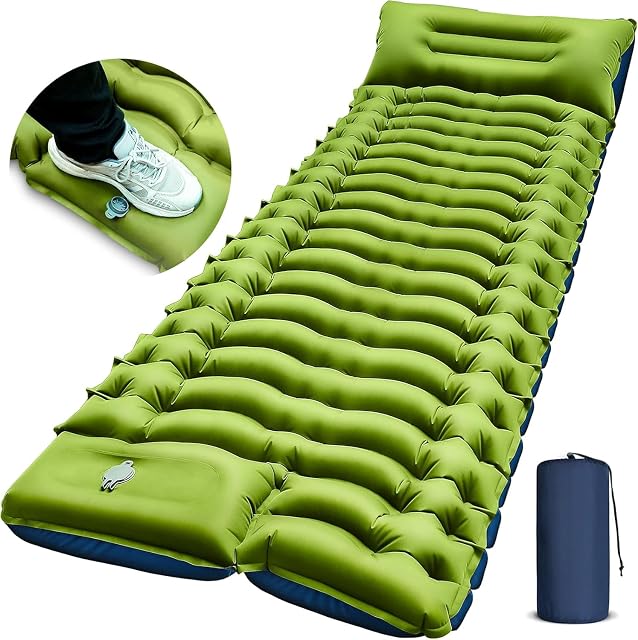 Aufblasbare Campingmatte von Yuzonc mit gestreifter Luftkammerstruktur und eingebautem Kissen